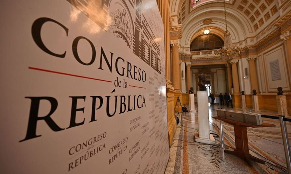 Comisión Permanente pide dejar sin efecto disolución del Congreso en Perú