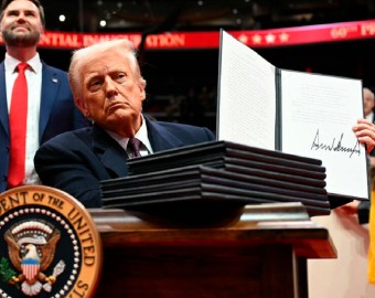 Donald Trump firma decenas de órdenes ejecutivas para reivindicar y dar un giro radical a Estados Unidos